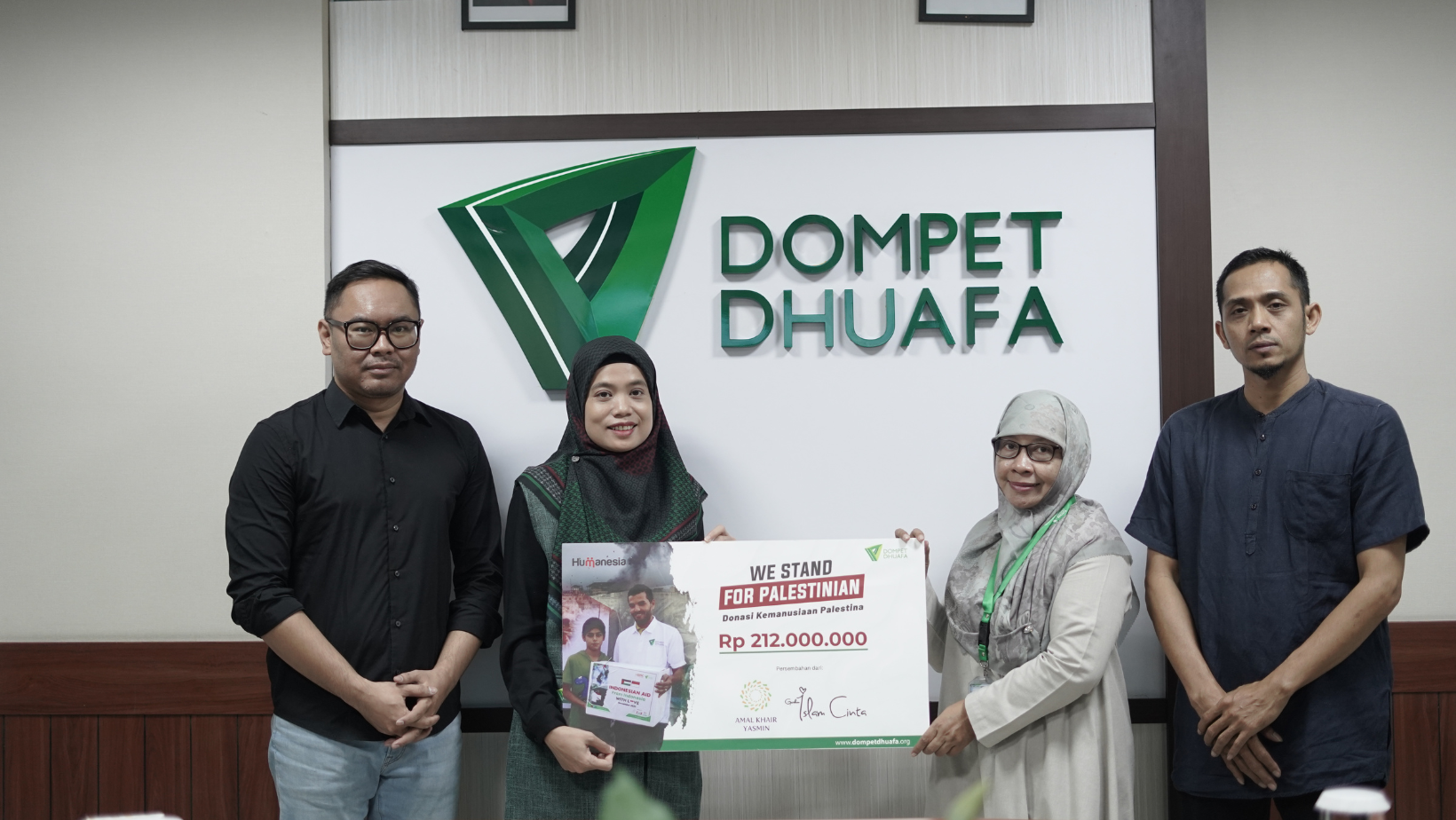 Penyerahan Donasi Tahap Kedua untuk Palestina Melalui Dompet Dhuafa