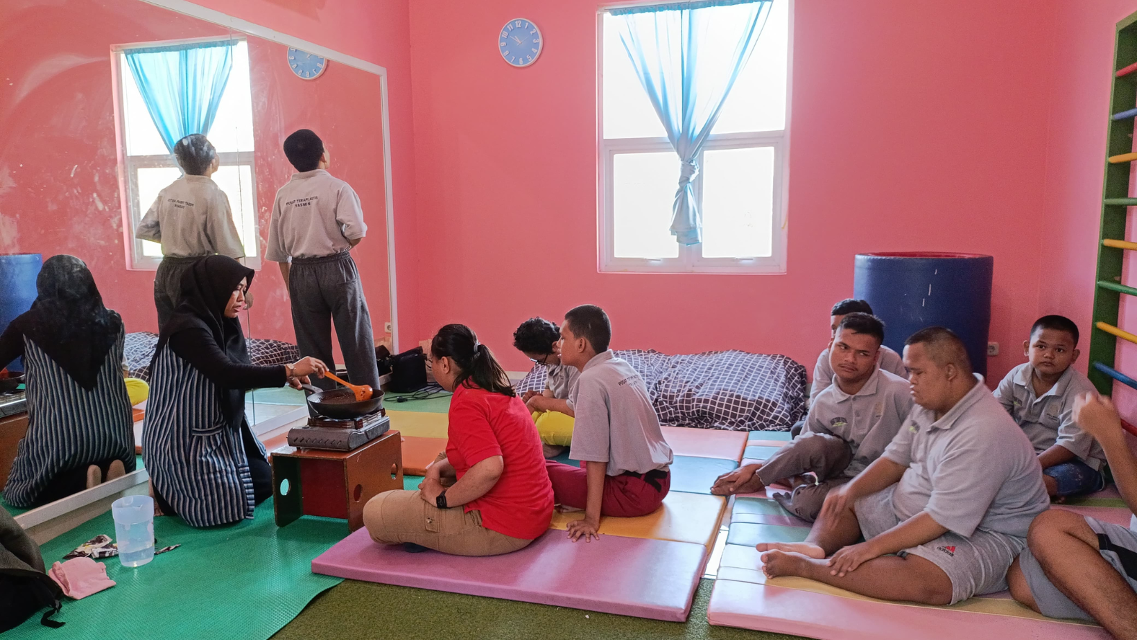 Pusat Terapi Yasmin Rayakan Hari Guru dengan Cooking Class dan Mewarnai