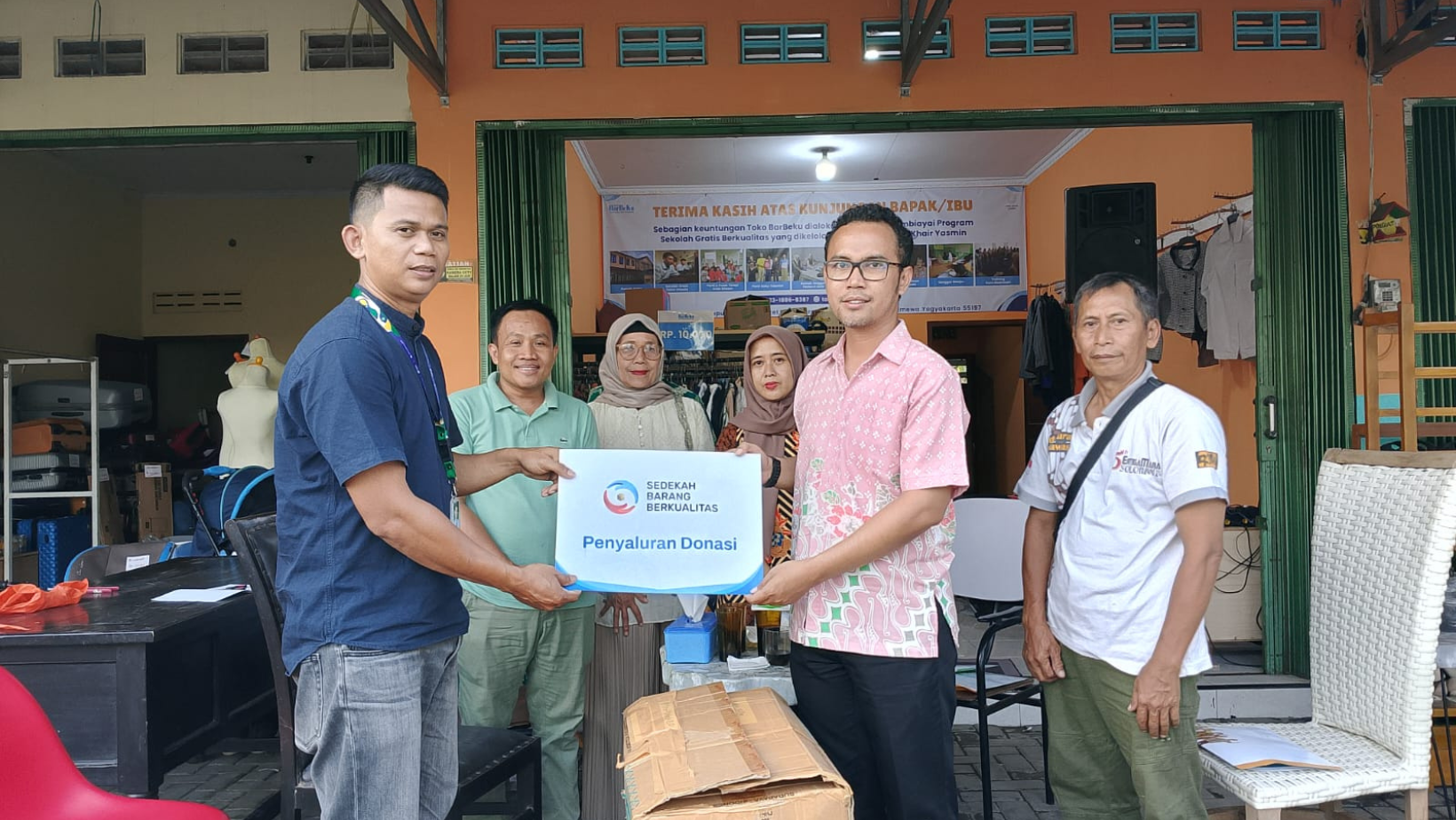 Awali Kehadiran di Jogja, Sedekah Barang Berkualitas Berbagi dengan Warga Dukuh Keputren